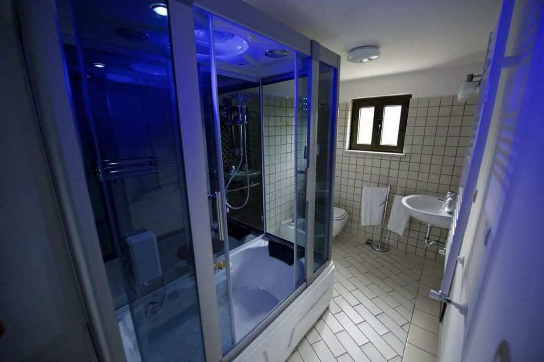 Villa Vittoria Mini Hotel Salerno Bagian luar foto