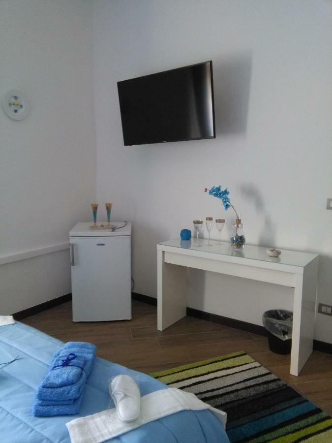 Villa Vittoria Mini Hotel Salerno Bagian luar foto